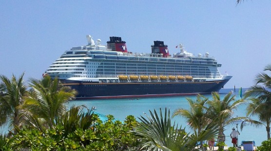 disney-cruise-ship-615116_1280-e1427727657269[1]