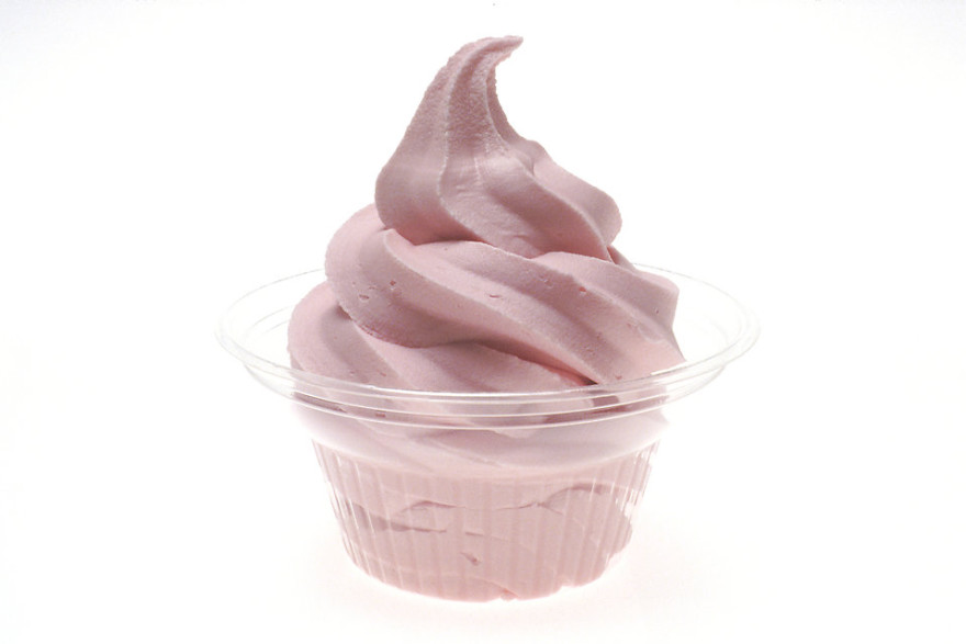 17440-a-cup-of-strawberry-frozen-yogurt-pv